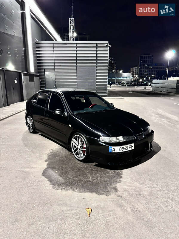 Хэтчбек SEAT Leon 2004 в Киеве