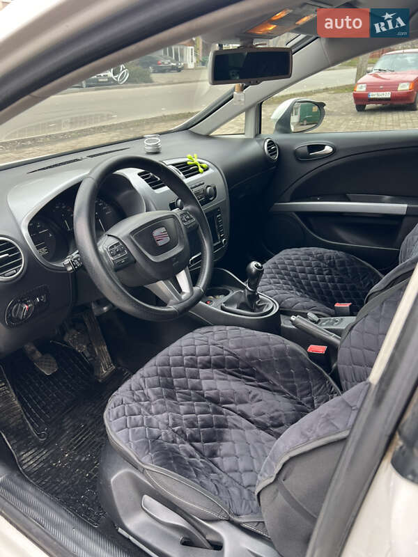 Хетчбек SEAT Leon 2009 в Івано-Франківську