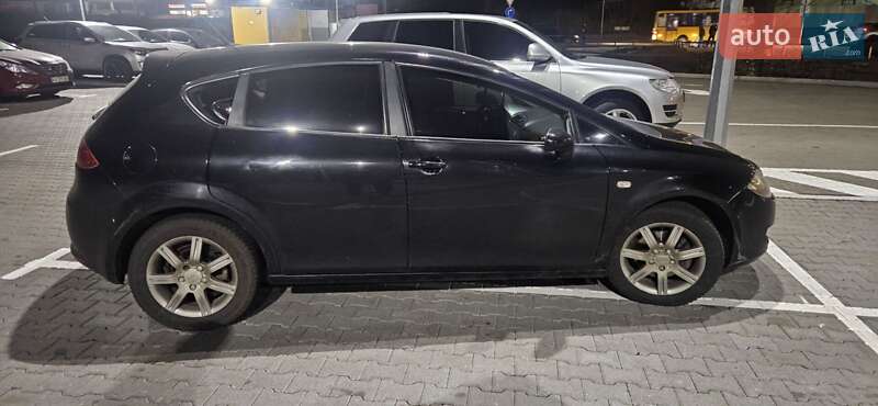 Хэтчбек SEAT Leon 2006 в Софиевской Борщаговке