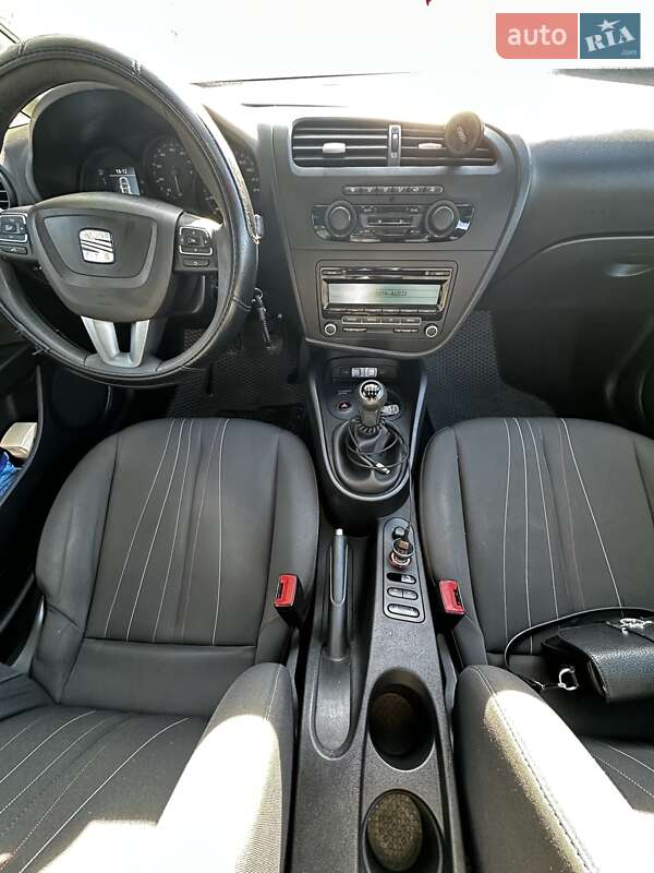 Хэтчбек SEAT Leon 2011 в Львове