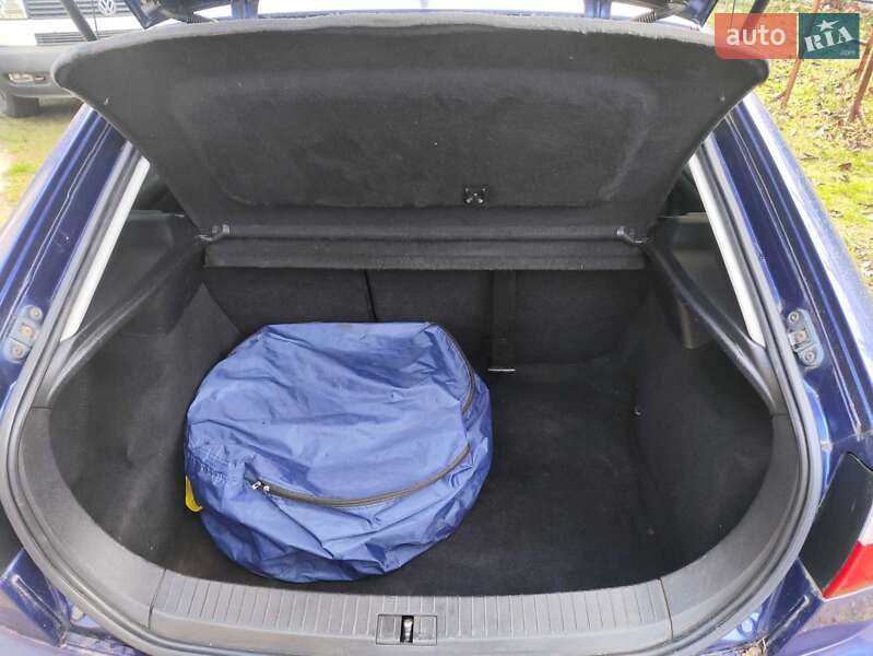 Хэтчбек SEAT Leon 2003 в Киеве