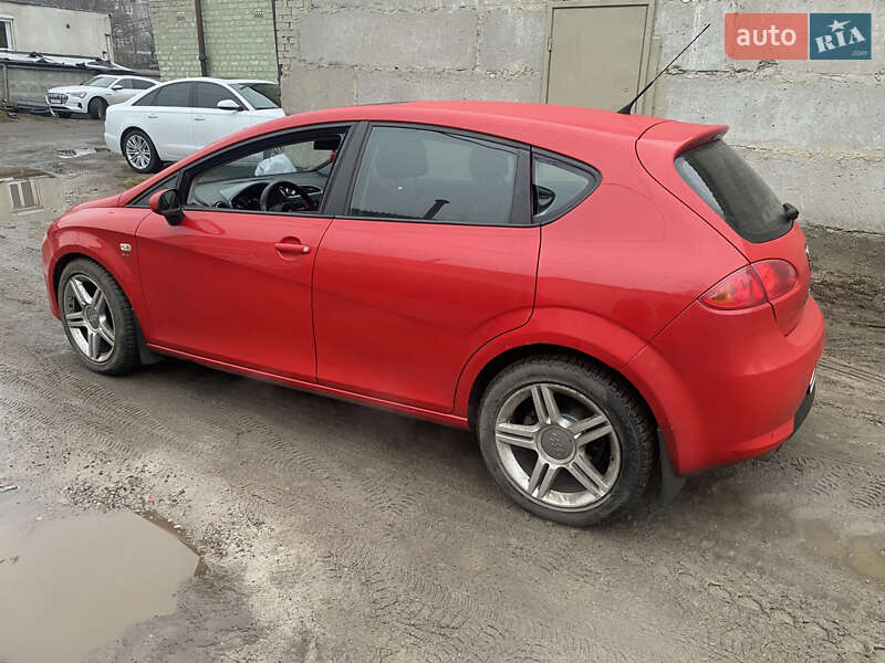 Хэтчбек SEAT Leon 2008 в Киеве