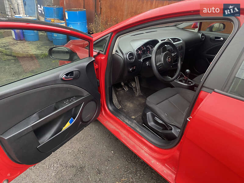 Хэтчбек SEAT Leon 2008 в Киеве