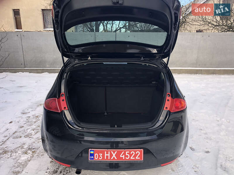 Хэтчбек SEAT Leon 2006 в Радивилове
