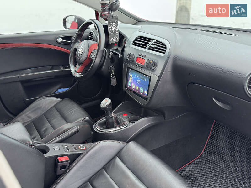 Хэтчбек SEAT Leon 2006 в Киеве