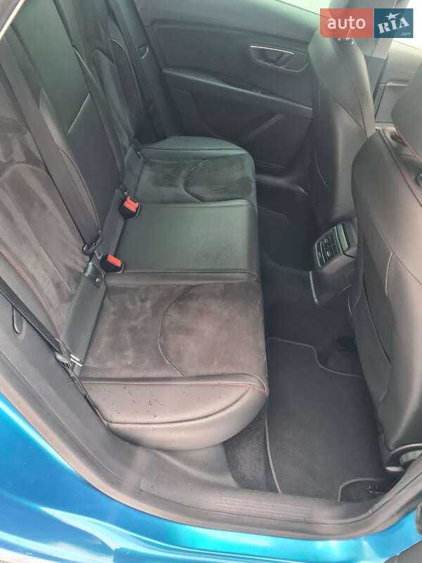 Хэтчбек SEAT Leon 2015 в Киеве