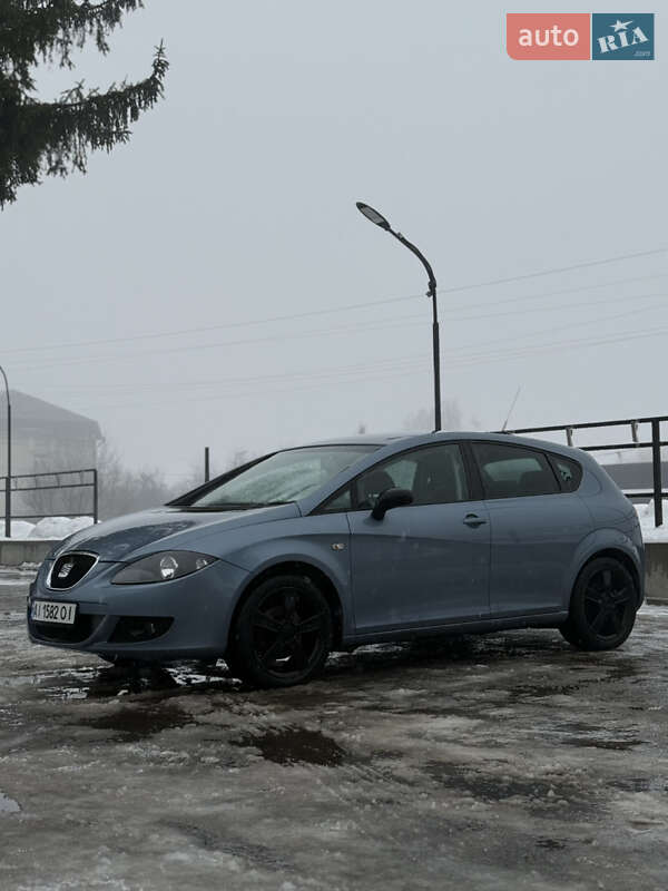 Хэтчбек SEAT Leon 2005 в Корсуне-Шевченковском