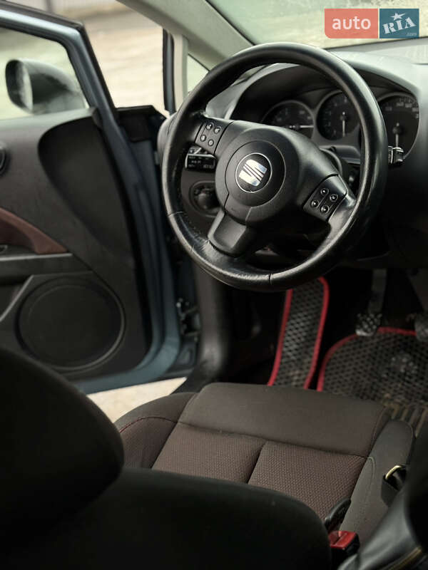 Хэтчбек SEAT Leon 2005 в Корсуне-Шевченковском