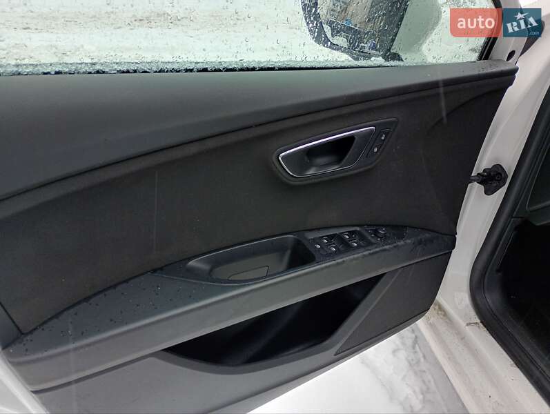 Хэтчбек SEAT Leon 2015 в Киеве