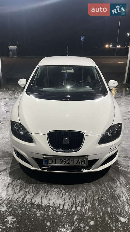 Хэтчбек SEAT Leon 2011 в Маневичах