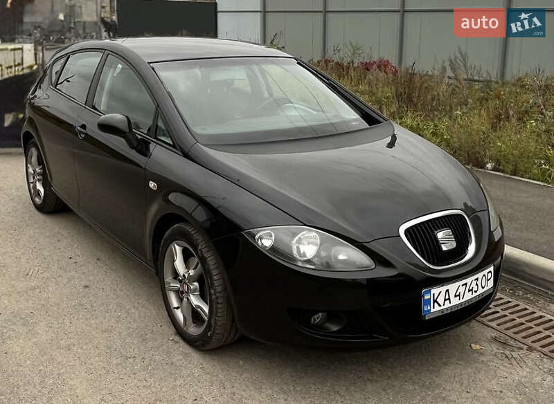 Хэтчбек SEAT Leon 2008 в Киеве