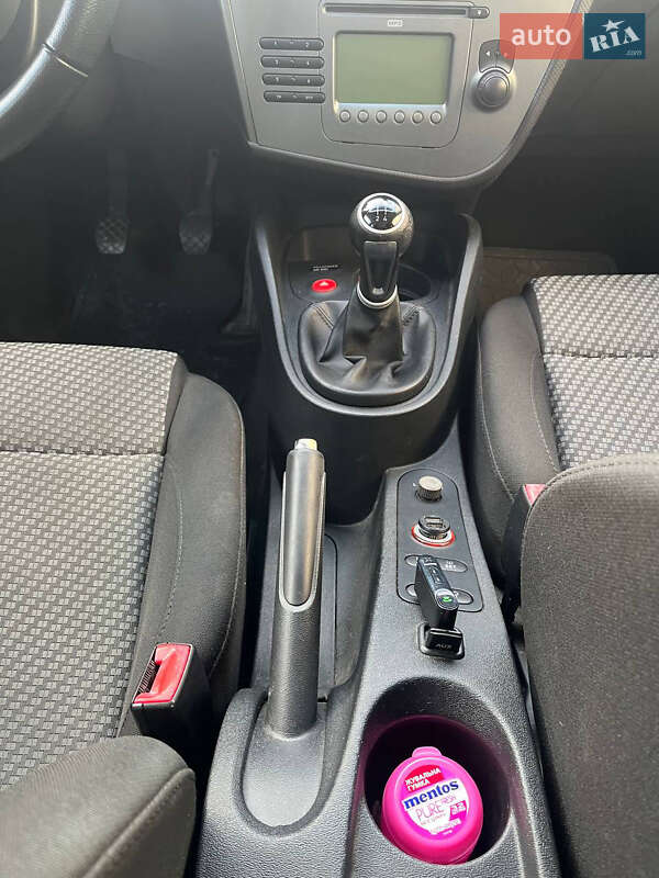 Хэтчбек SEAT Leon 2008 в Киеве