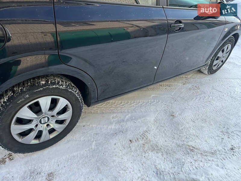 Хэтчбек SEAT Leon 2008 в Киеве