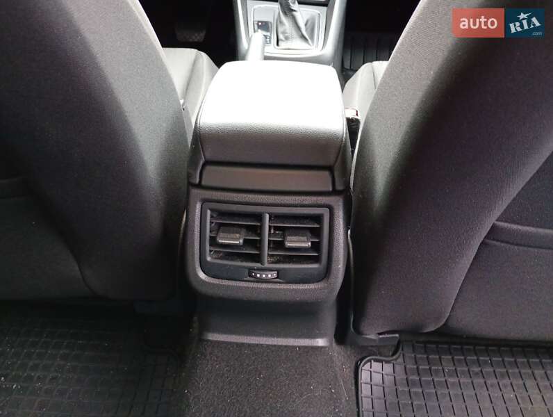 Хэтчбек SEAT Leon 2015 в Киеве