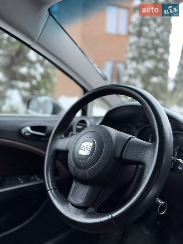 Хэтчбек SEAT Leon 2006 в Луцке