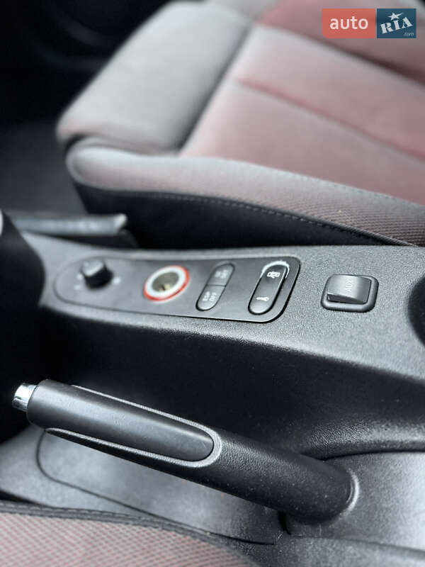 Хэтчбек SEAT Leon 2006 в Луцке