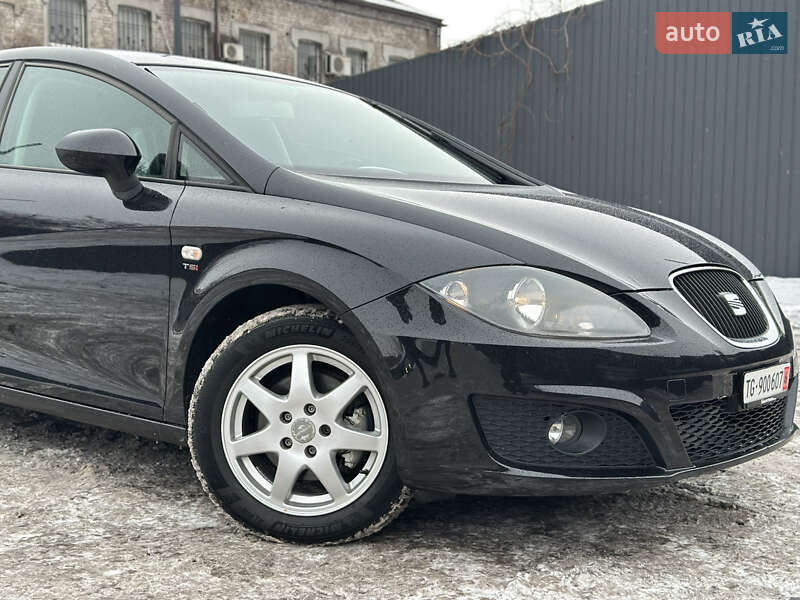 Хетчбек SEAT Leon 2009 в Кам'янському