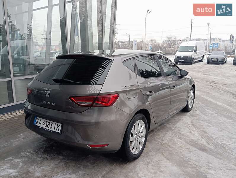 Хэтчбек SEAT Leon 2015 в Киеве