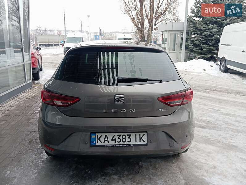 Хэтчбек SEAT Leon 2015 в Киеве