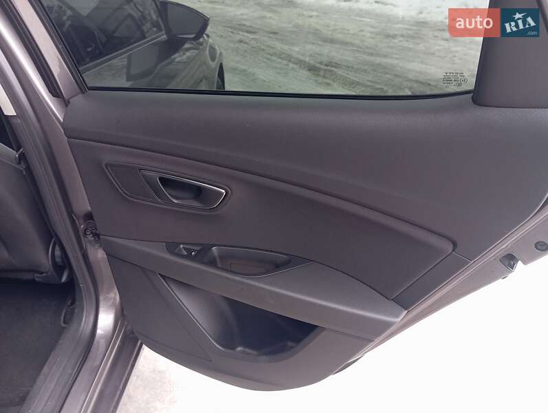 Хэтчбек SEAT Leon 2015 в Киеве