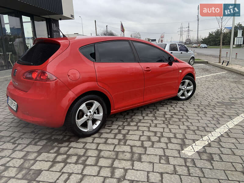 Хэтчбек SEAT Leon 2006 в Ужгороде