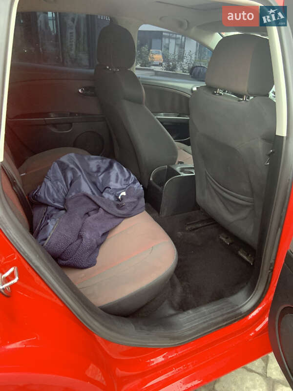 Хэтчбек SEAT Leon 2006 в Ужгороде