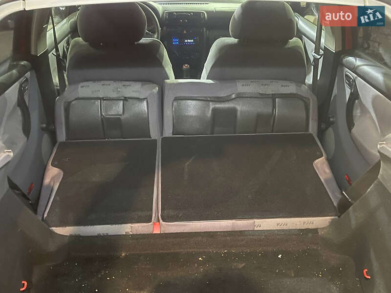 Хетчбек SEAT Leon 2000 в Дніпрі