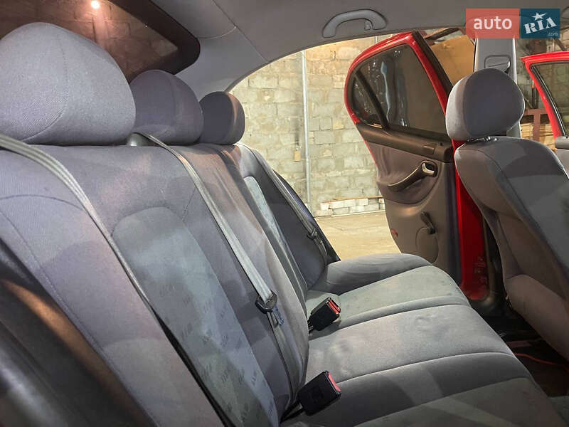 Хетчбек SEAT Leon 2000 в Дніпрі