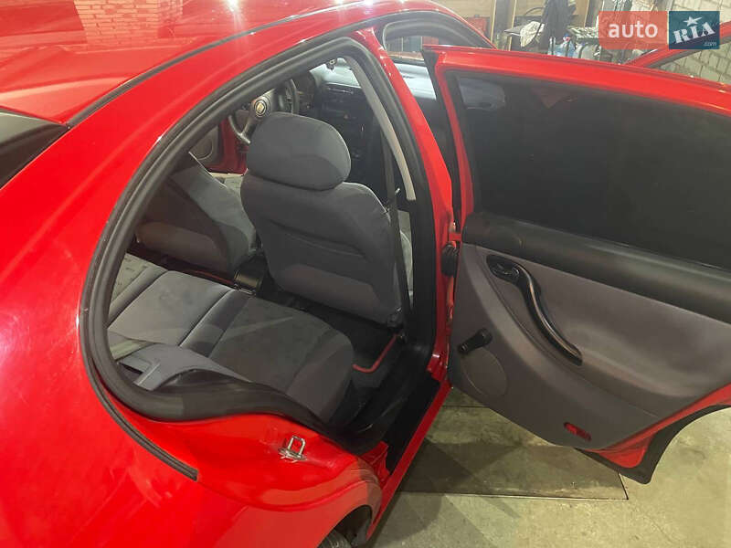 Хетчбек SEAT Leon 2000 в Дніпрі