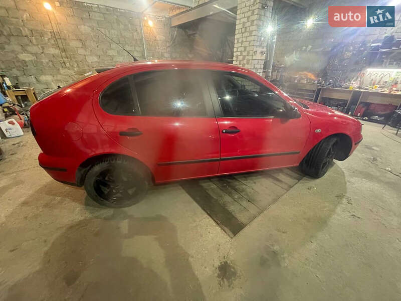 Хетчбек SEAT Leon 2000 в Дніпрі