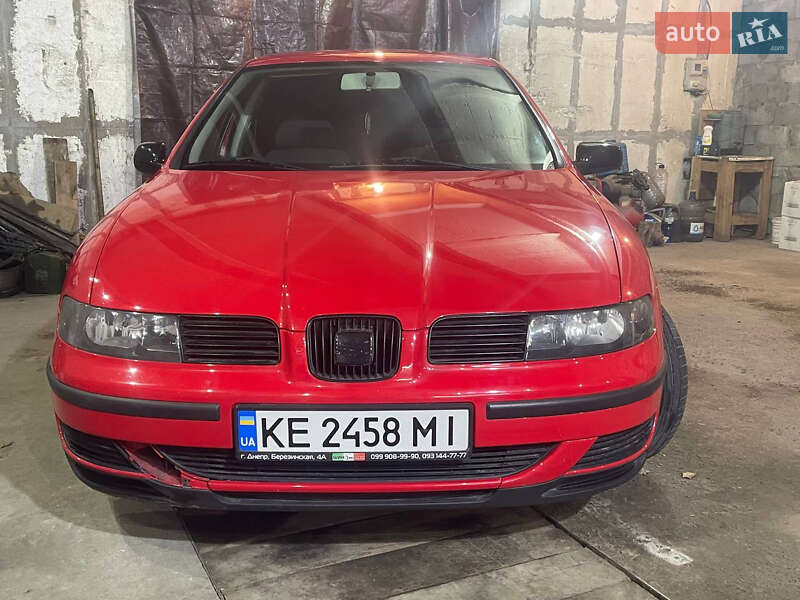 Хетчбек SEAT Leon 2000 в Дніпрі