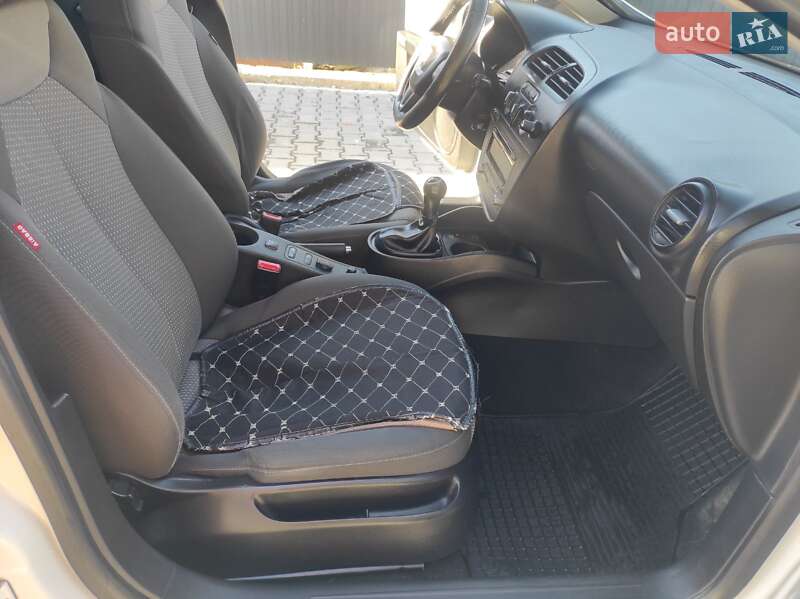 Хетчбек SEAT Leon 2011 в Дрогобичі