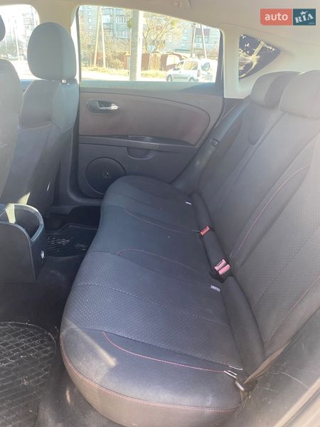 Хэтчбек SEAT Leon 2006 в Коростене