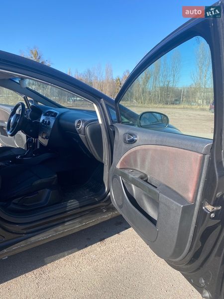 Хэтчбек SEAT Leon 2006 в Коростене