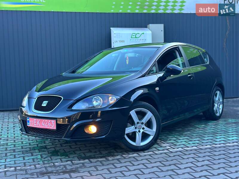 Хэтчбек SEAT Leon 2010 в Каменском