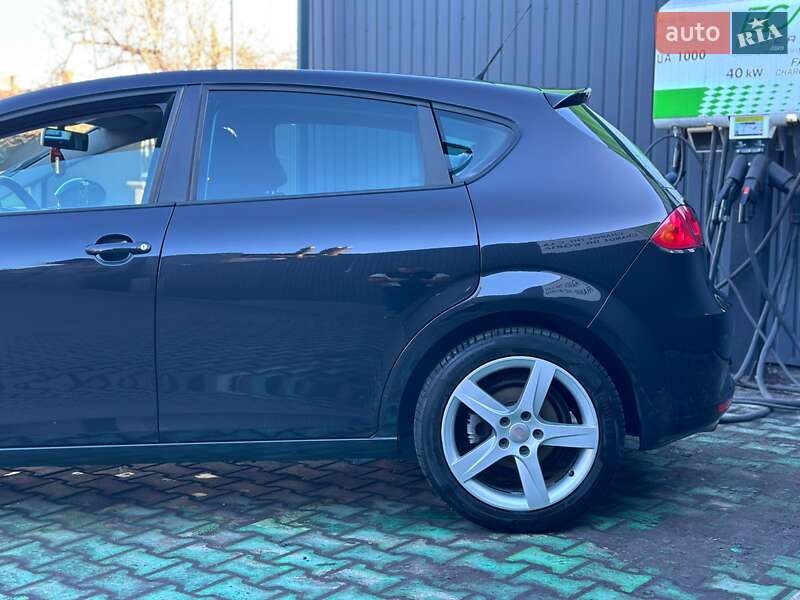 Хэтчбек SEAT Leon 2010 в Каменском