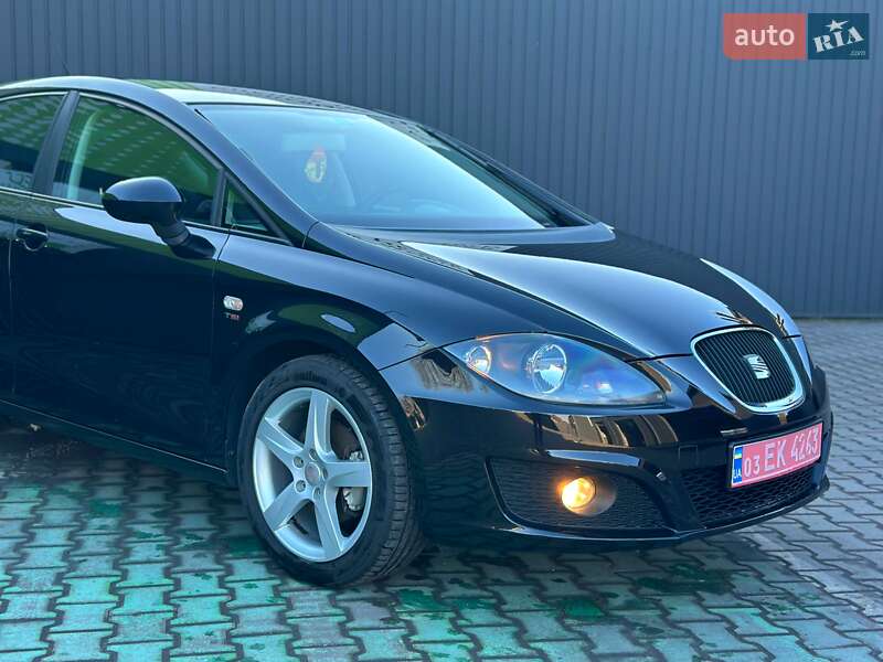 Хэтчбек SEAT Leon 2010 в Каменском