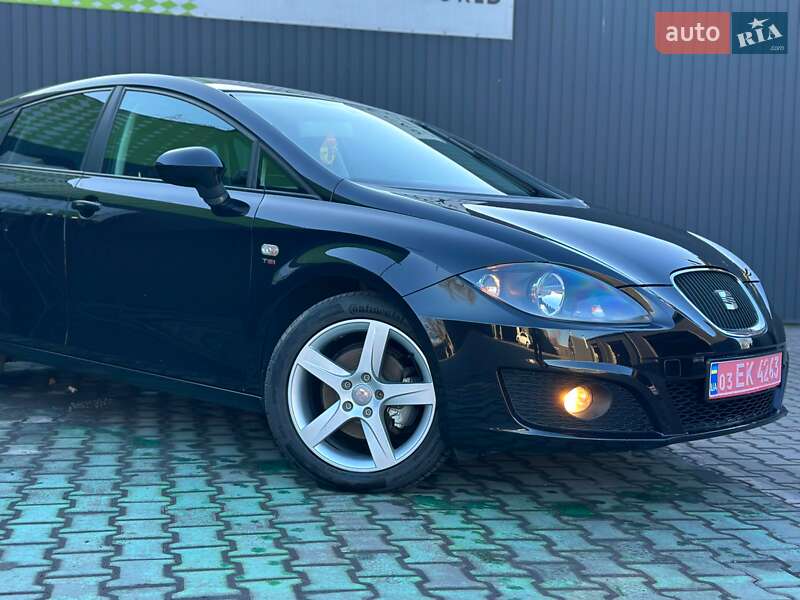 Хэтчбек SEAT Leon 2010 в Каменском