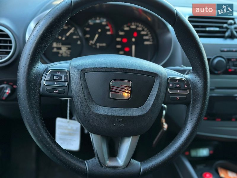 Хэтчбек SEAT Leon 2010 в Каменском