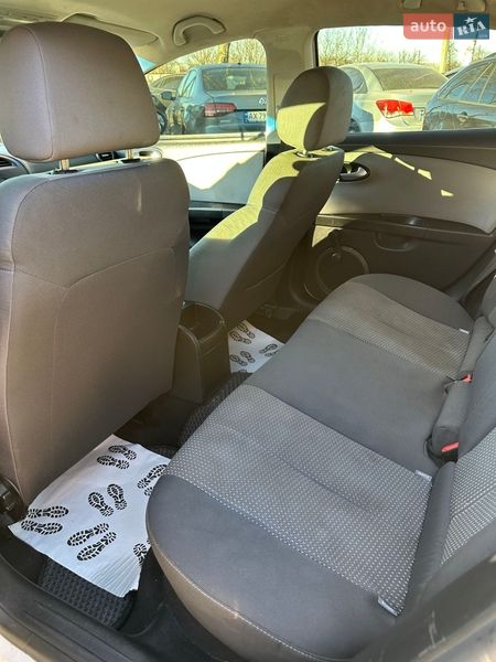 Хэтчбек SEAT Leon 2011 в Смеле