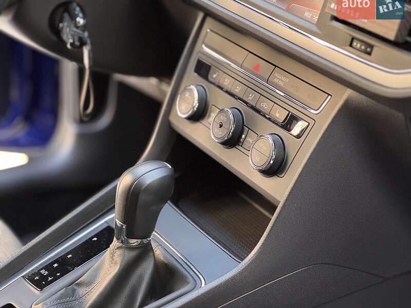 Хэтчбек SEAT Leon 2017 в Киеве