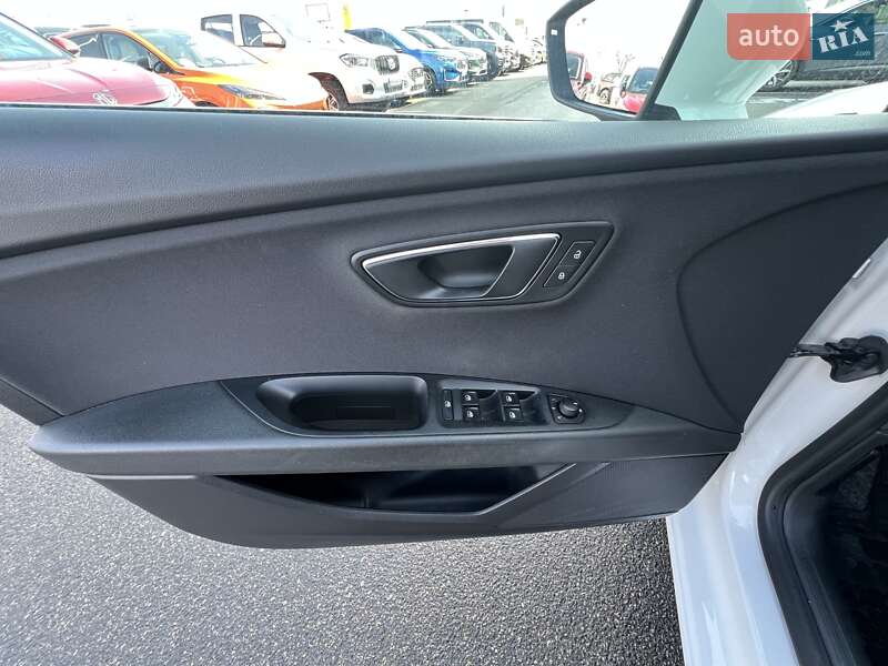 Хэтчбек SEAT Leon 2016 в Киеве