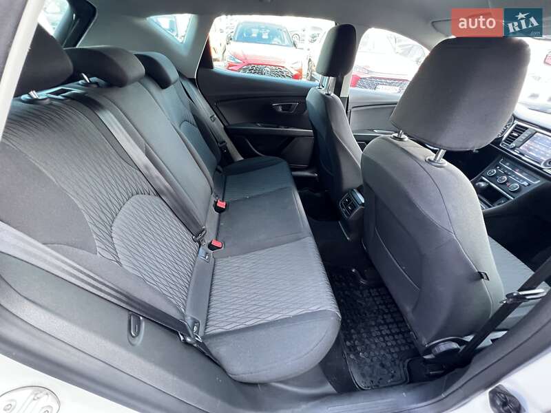 Хэтчбек SEAT Leon 2016 в Киеве