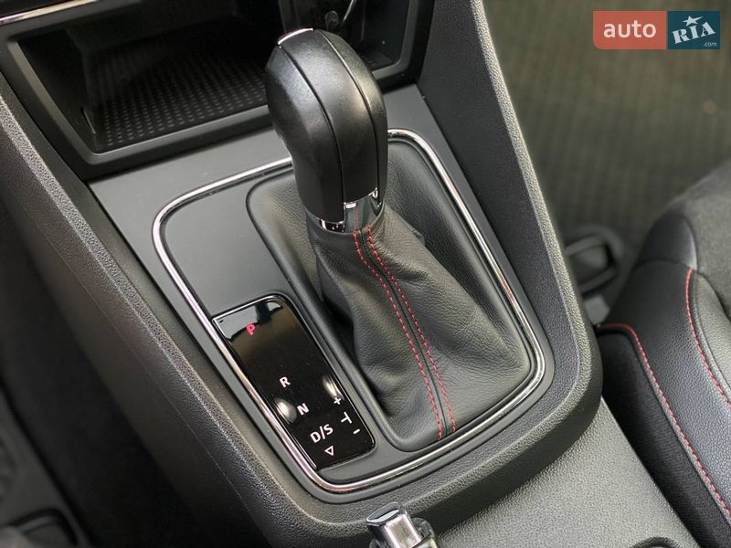 Хэтчбек SEAT Leon 2016 в Днепре