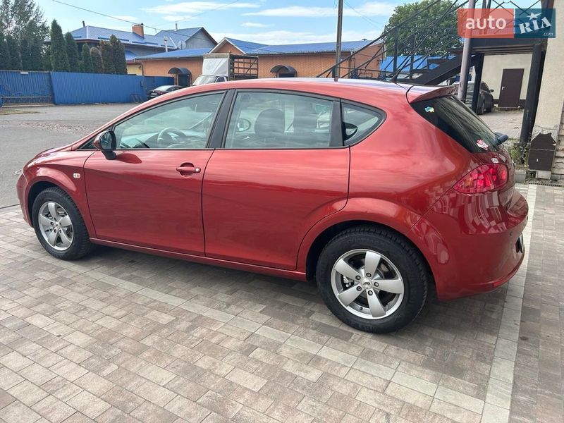 Хэтчбек SEAT Leon 2009 в Нежине