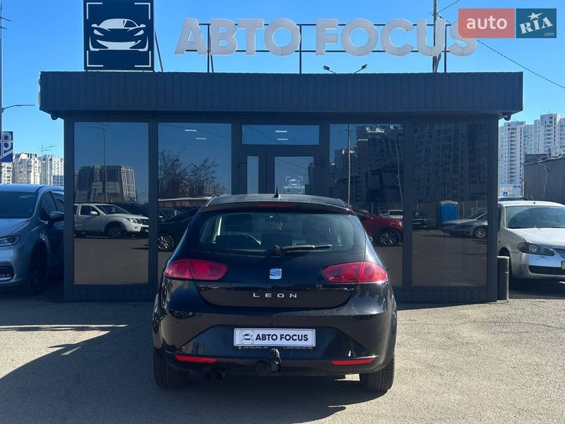 Хэтчбек SEAT Leon 2010 в Киеве