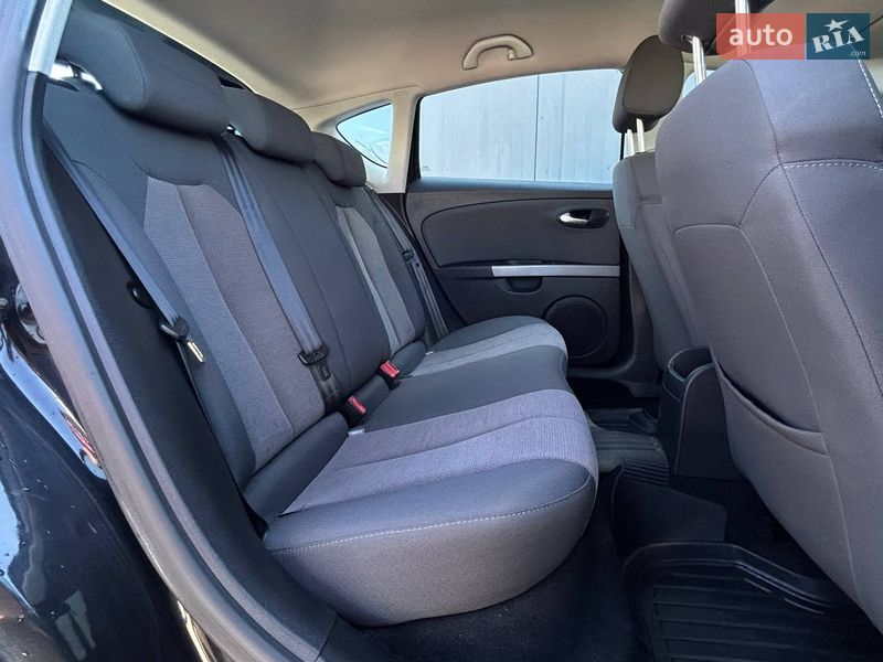 Хэтчбек SEAT Leon 2010 в Киеве