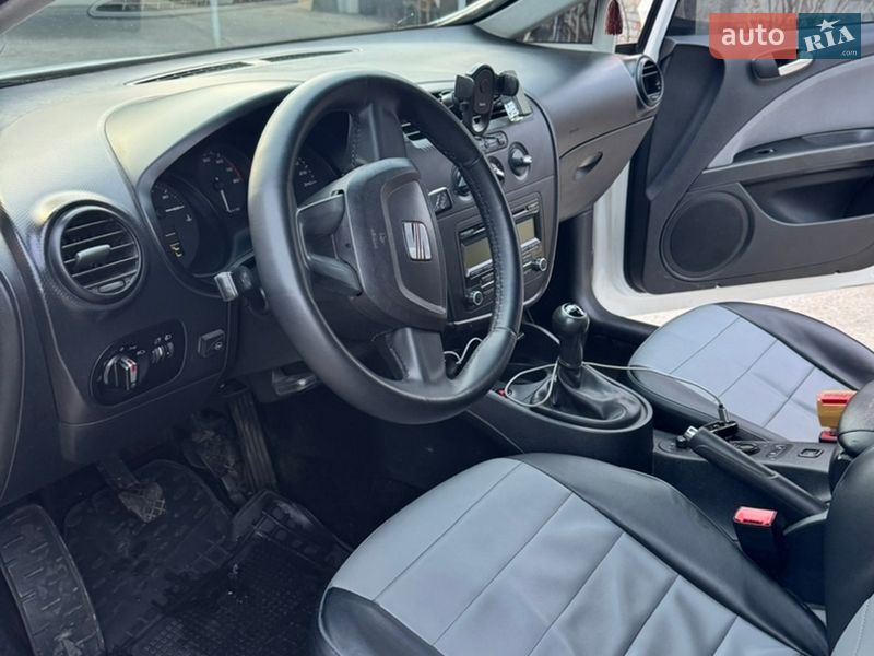 Хетчбек SEAT Leon 2011 в Вишневому фото 15 Хетчбек SEAT Leon 2011 в Вишневому