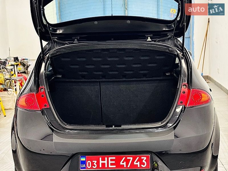 Хэтчбек SEAT Leon 2006 в Стрые
