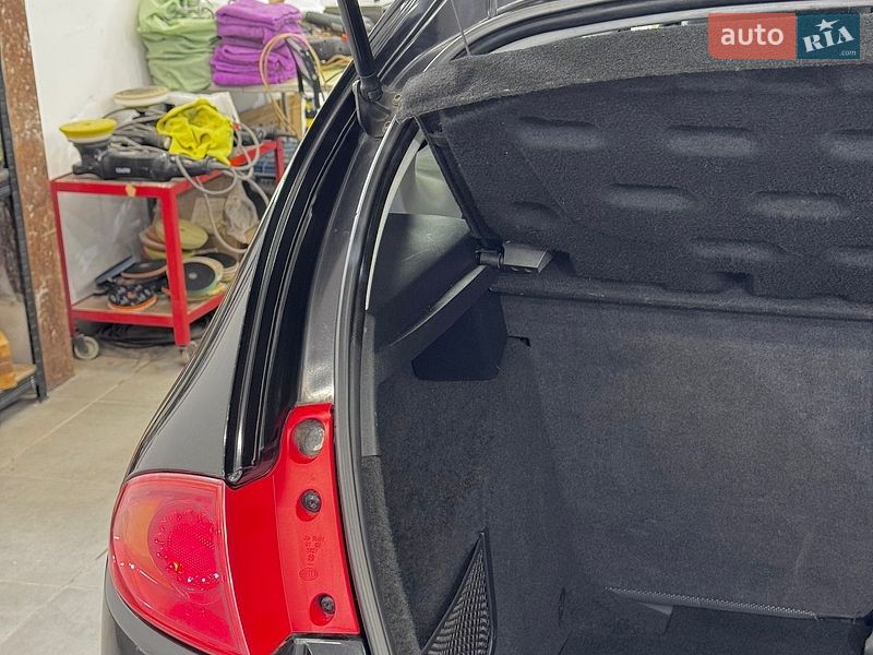 Хэтчбек SEAT Leon 2006 в Стрые